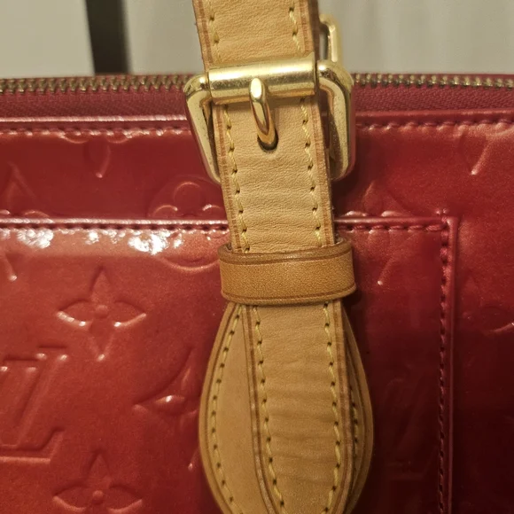 Louis Vuitton Bedford Shoulder Bag – Vernis Monogram – Red ✨ - Picture 5 of 16